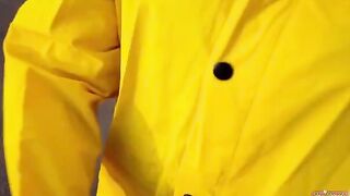 A guy met his ex-girlfriend on the street and fucked her orally