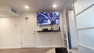 Babe doesn’t let her boyfriend finish the game