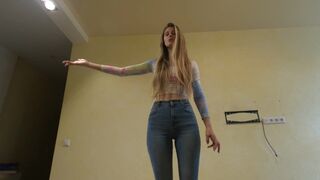 How does he do it???. Just like other videos in this collection, this one showcases the incredible talent of a certain someone who always delivers unforgettable performances. In this case, it’s no exception. The video features a stunning blonde, and as us