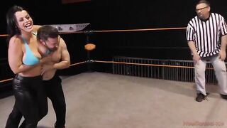 Nadia White uses her powerful legs to dominate Glenn King