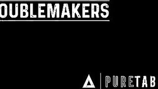 A counselor convinces his two young clients to have a threesome