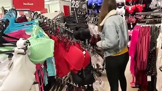 Shopping at ChihuahuaSU in the gallery's toilet ends with a bang