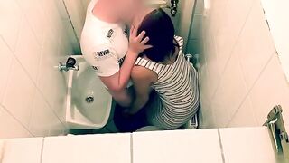 Tinder date ends up with a hot kiss in the restaurant toilet