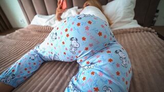 A hot stepdaughter seduces her stepfather by watching porn with the door open