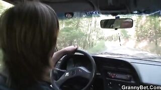 A hot grandma got fucked after giving a blowjob on the roadside