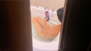 My stepsister has a great body, I saw her in the Jacuzzi