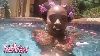 Petite babe Elsie shakes big ass while swimming in the pool naked