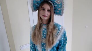 A sexy girl delivered a message, but she got lost