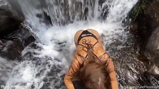 Amateur girl fucked by a guy at the waterfall