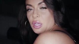 The hottest ass-gapping action with voluptuous MILF Kiki