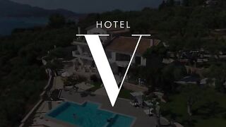 Poolside service gets naughty with Scarlett and Honour in a steamy BLACKED scene