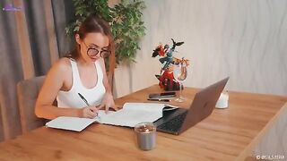 A girl squirts while teaching Spanish and playing with her pussy