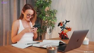 A girl squirts while teaching Spanish and playing with her pussy