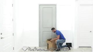 Busty MILF Brandi Love seduced the moving man with her huge boobs
