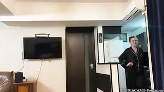 Stepmom doesn’t stop her sluttish ways even in front of dad