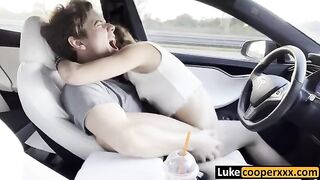 Babe fucks with a guy in his car on the way home