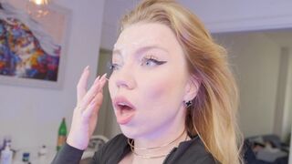 The guy broke off on the wet pussy of a sexy girl
