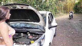 A stranger helped me in a car, I gave him sex and he came on my pussy