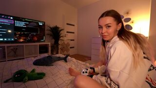 Instead of playing, she got a great fuck and a squirt, perfectly stunning!