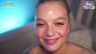 The stepsister replaced the gamepad with her pussy in a steamy switch