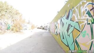 A guy in the street fucked a girl he met, it was quite risky