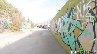 A guy in the street fucked a girl he met, it was quite risky