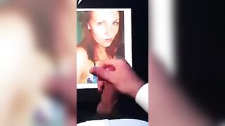Finger in the photo, a behind-the-scenes story of Marissa vs Tinfoil