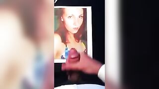 Finger in the photo, a behind-the-scenes story of Marissa vs Tinfoil