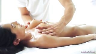 The masseur convinced a naive girl to have sex after a massage