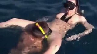 Underwater sex of aqualangists is very exciting to watch