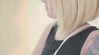 A blonde woman with tattoos plays with her pussy with her fingers in HD