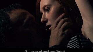 A cute girl was tied up and raped in a dark room, a shocking scene