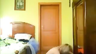 The art of peeping can be quite entertaining to watch