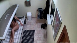 A naked client was filmed in a Czech solarium by a hidden camera