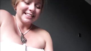 An experienced older woman shows you the way - Poreo