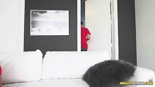 A man harshly fucked a beauty in the shower, she groaned loudly