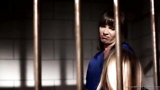 Two lesbian prisoners fucked hard in their cell, no one noticed