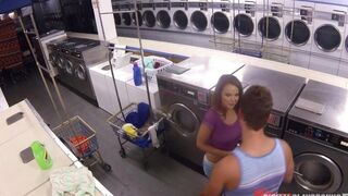 A lucky guy hooked a girl and fucked her in the laundry room - Eporn