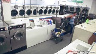 A lucky guy hooked a girl and fucked her in the laundry room - Eporn