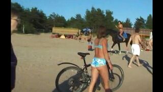 Nudist beach action with a hot girl and her awesome ass