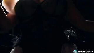 Big Tits Burlesque with stunning Liza Biggs from North Carolina