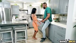 A man with a huge cock fucked his girl in the kitchen