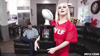 A girl with a big ass can’t quit her job because of thick cock
