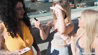 Hot chicks have a hot sex threesome - Sexy Chicks On The Strip