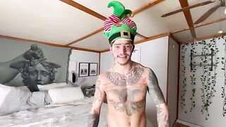 Angelrawww gets her pussy filled with cum on Christmas, it’s the best present ever