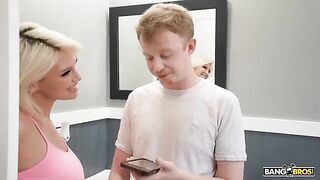 Mom fucks me and it’s the best thing ever