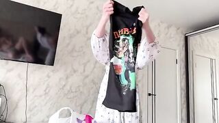 A young girl has to suck her stepbrother’s cock in a therapy session