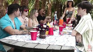 The guy showed the public how to make a blowjob masterclass