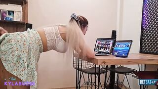 A young girl was caught by a cunning scammer, then fucked