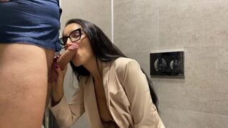 A couple fucked right in the office, without leaving the booth